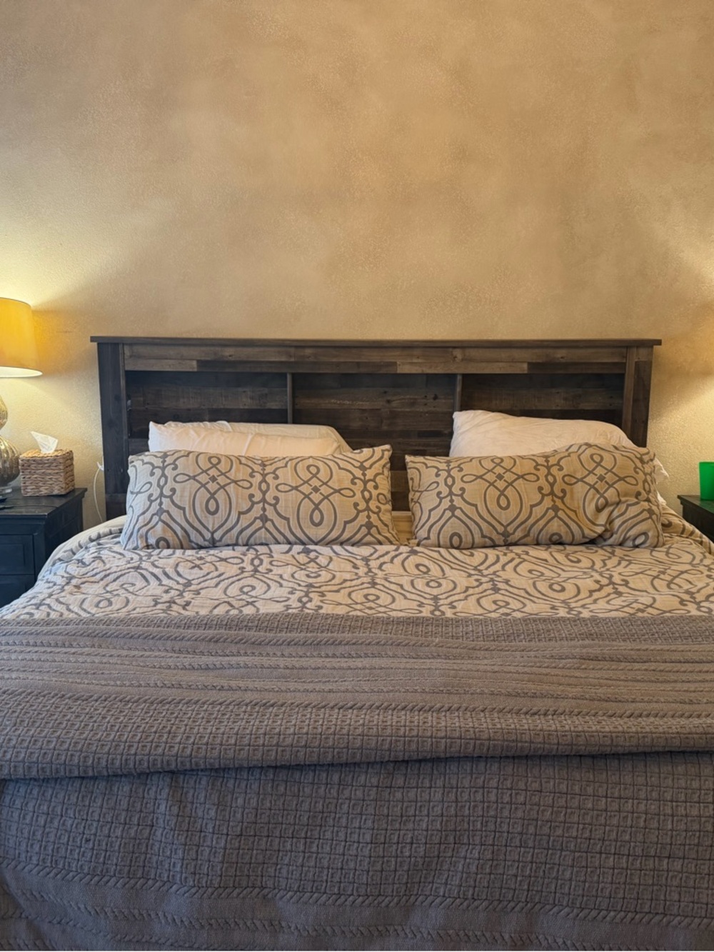 Pottery Barn - duvet, cover and pillow, shams 
Bedding Set